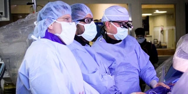 3 doctors in surgery
